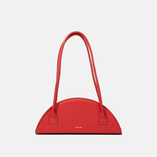 Czerwona skórzana torba typu 'bowling' z podwójnymi paskami i gładką fakturą