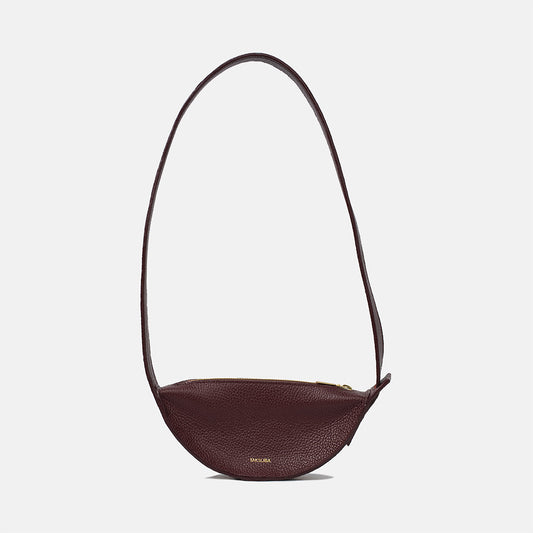 orba skórzana damska Eclipse S w kolorze bordowym – elegancka, półokrągła forma z długim paskiem