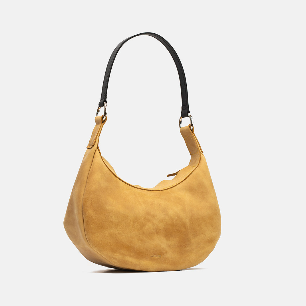 Wnętrze torebki Hedera (żółtej) z kieszenią na suwak – funkcjonalna organizacja przestrzeni.