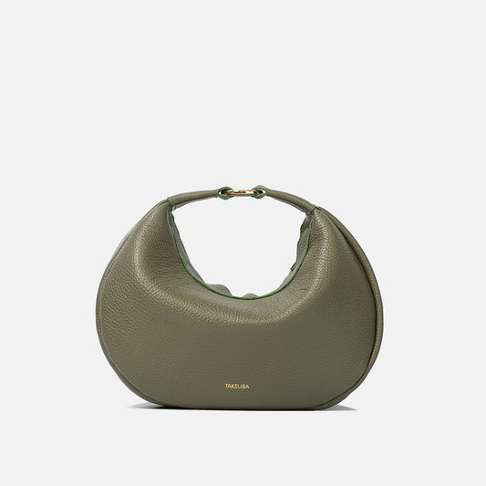Zielona skórzana torba na ramię z napisem TAKSUBA