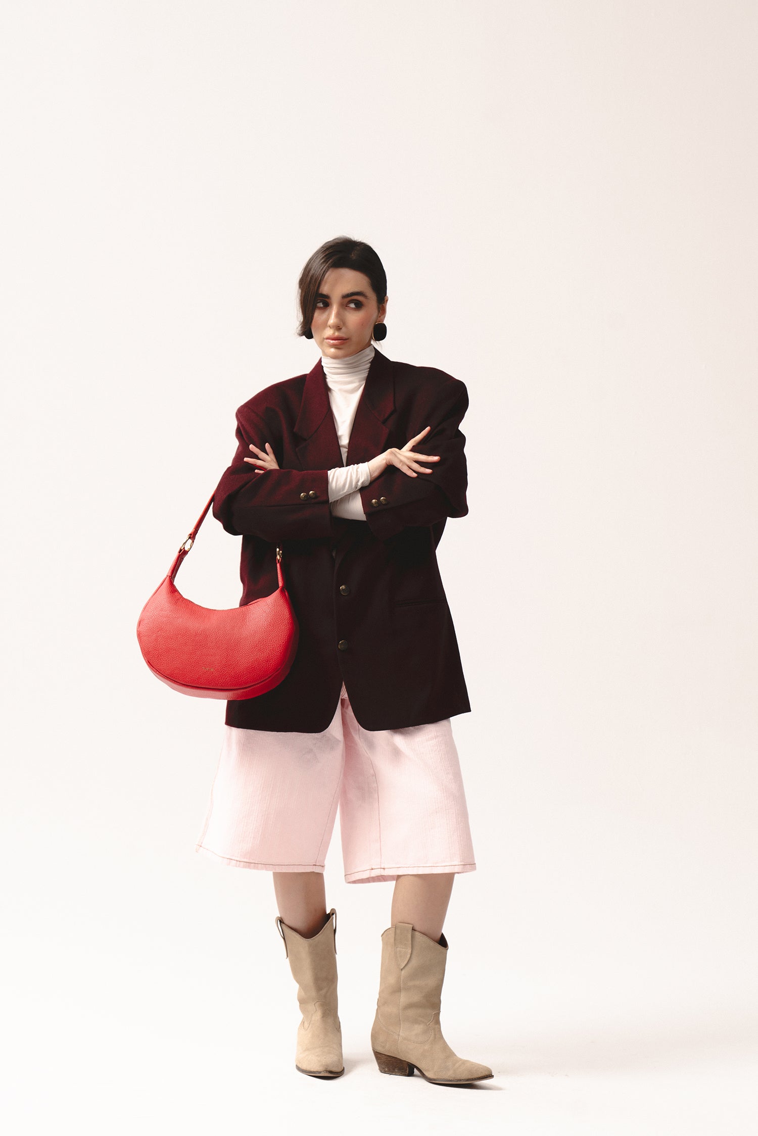 Skórzana torebka Hedera czerwona crossbody do bordowej marynarki i kowbojek