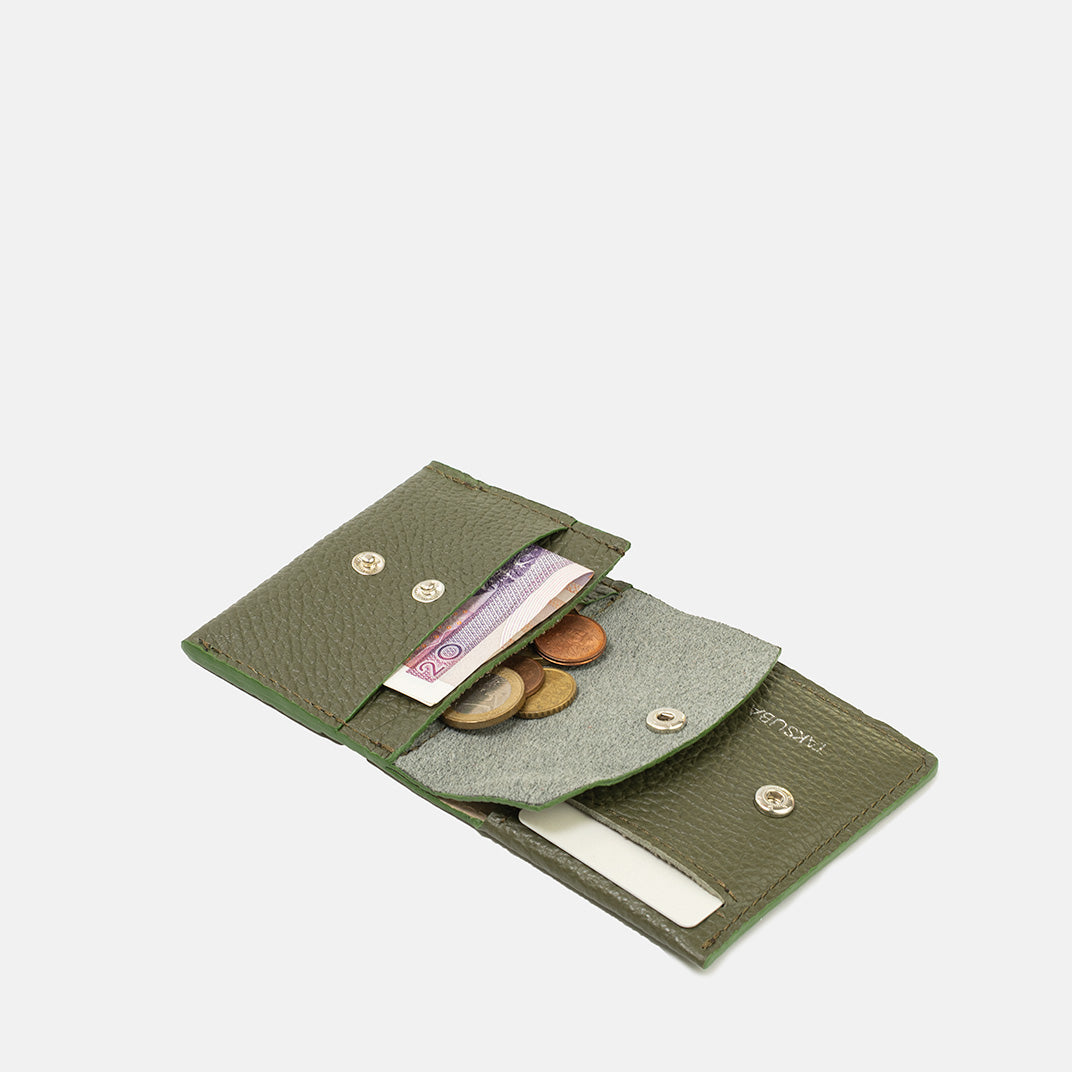 Portfel skórzany oliwkowy otwarty — bilonówka na napę, monety i złożone banknoty