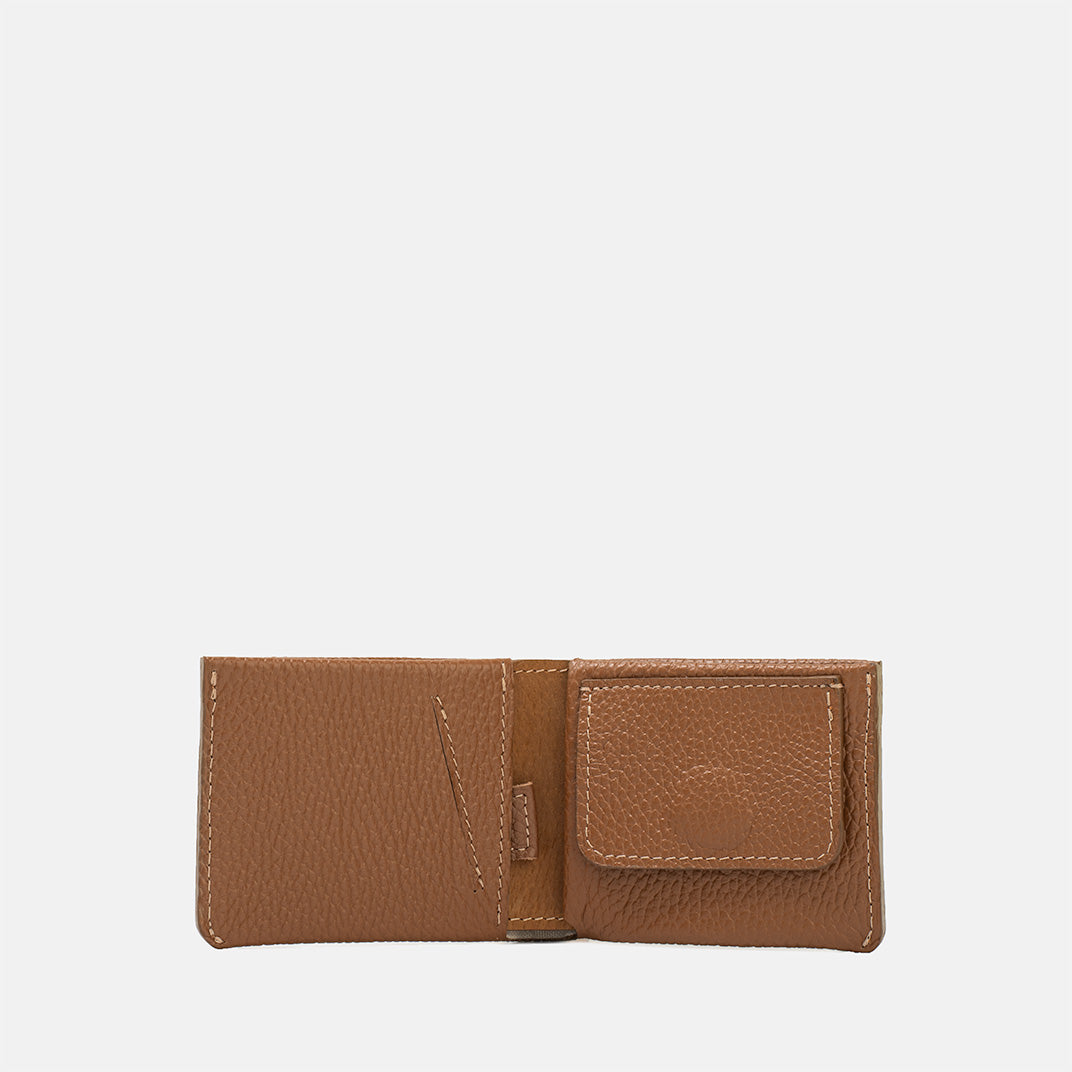 Wnętrze brązowego portfela skórzanego Billfold 4.0 — przegrody na karty i kieszeń na banknoty