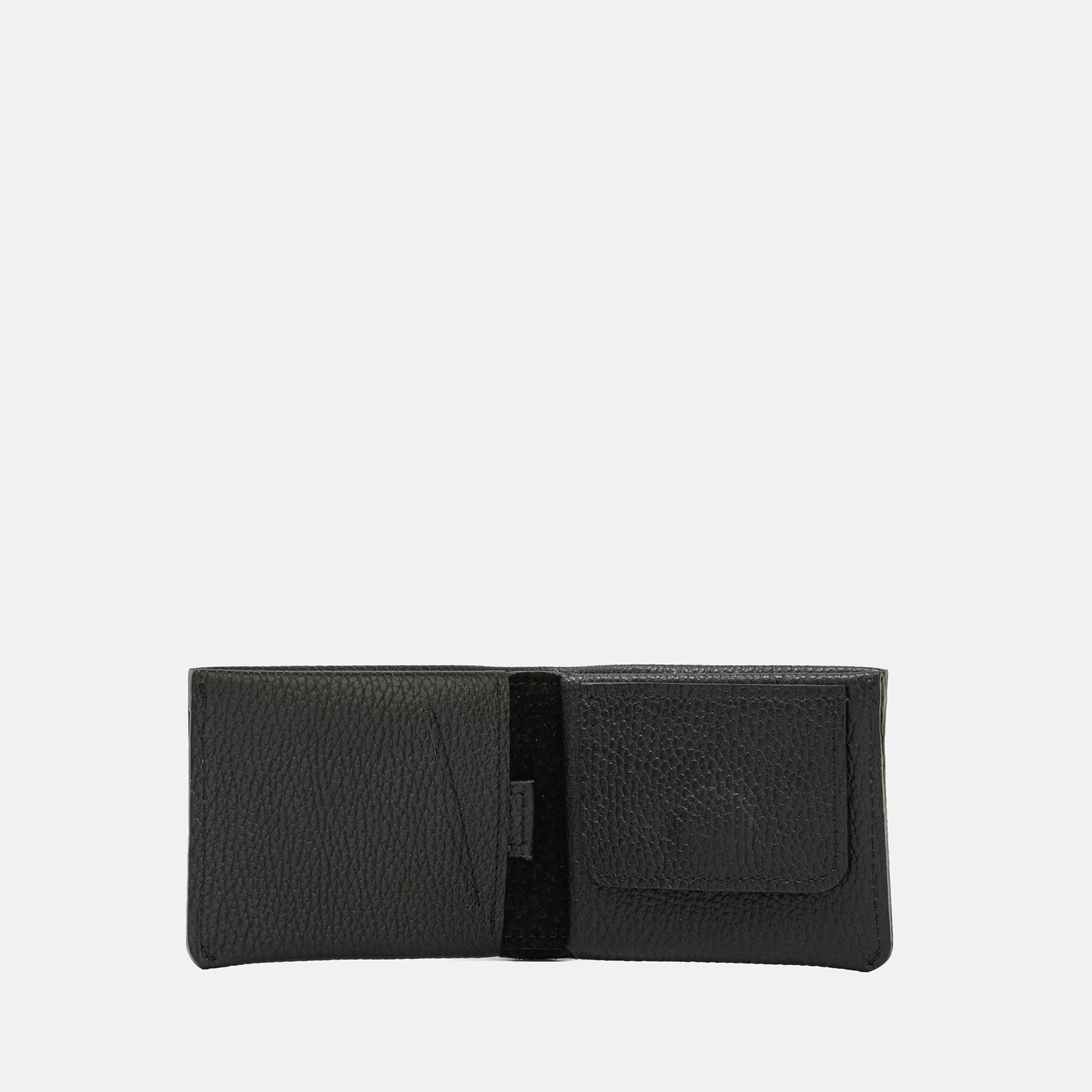 Wnętrze czarnego portfela skórzanego Billfold 4.0 — kieszeń na banknoty i przegródki na karty