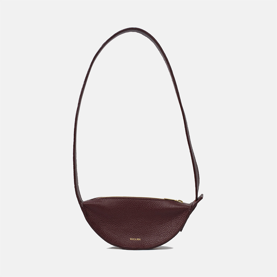 orba skórzana damska Eclipse S w kolorze bordowym – elegancka, półokrągła forma z długim paskiem