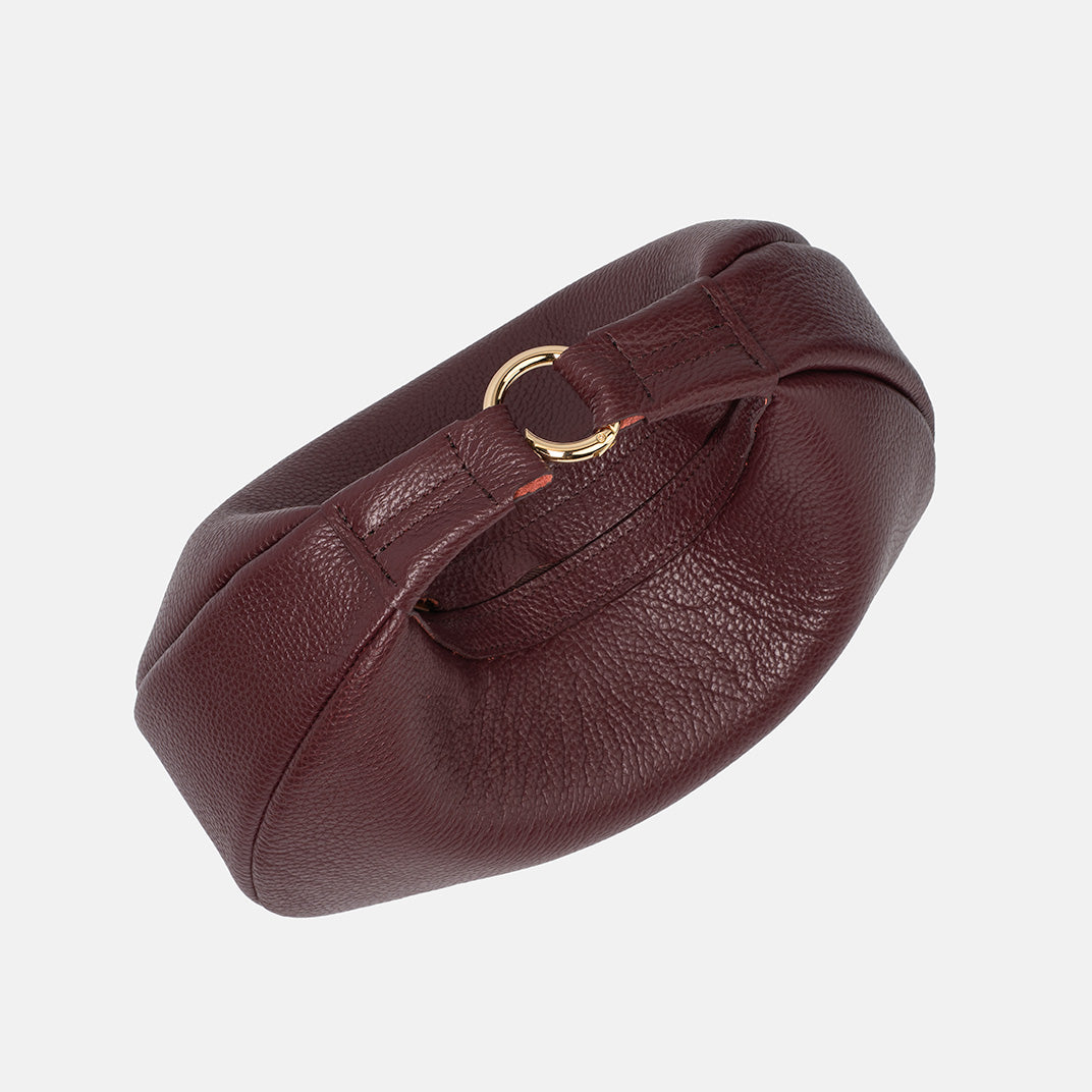 Torba skórzana damska Hedera w kolorze bordowym – górny widok na uchwyt i zapięcie.