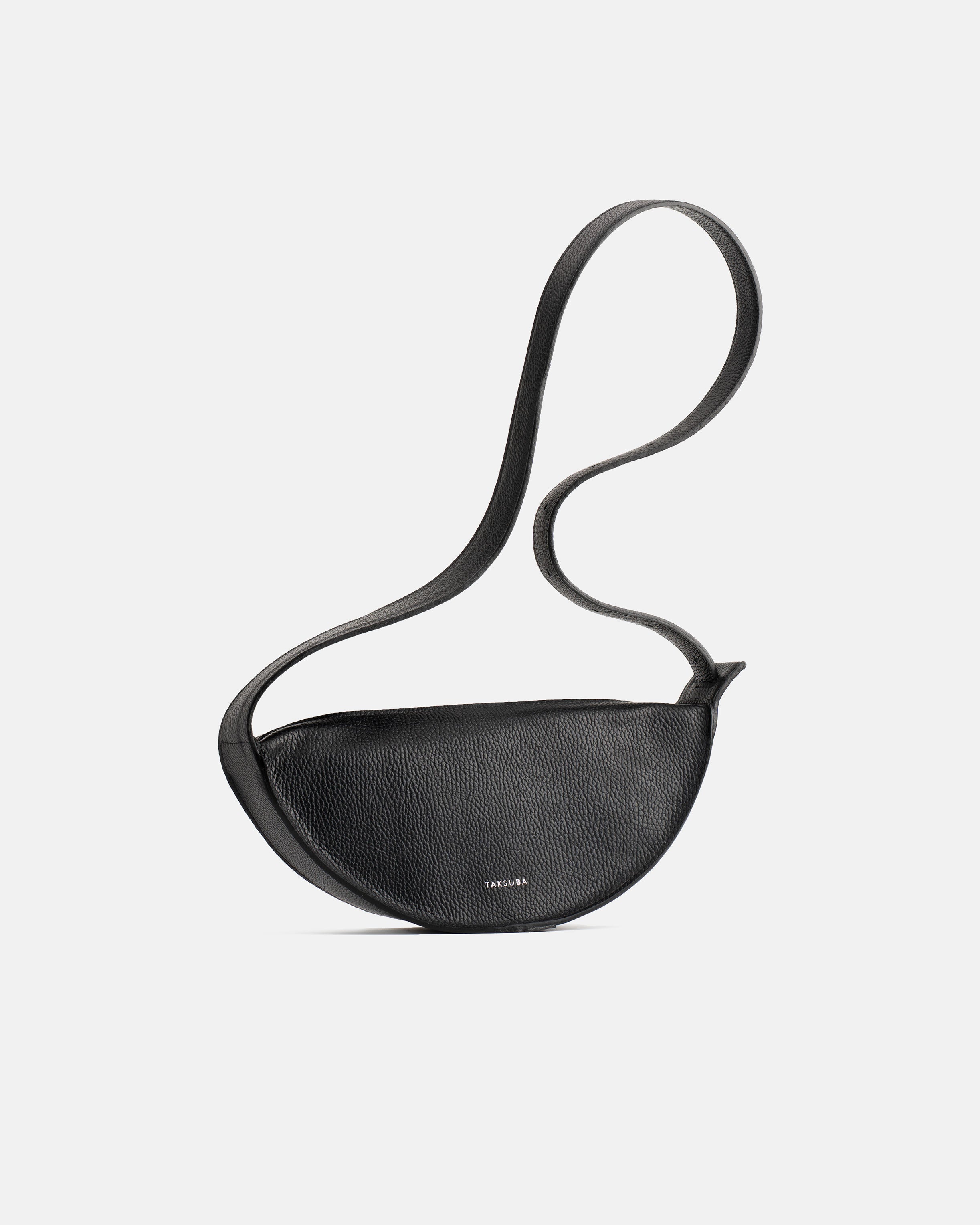 Czarna torebka Eclipse M na ramię w kształcie półksiężyca, z wydłużonym paskiem