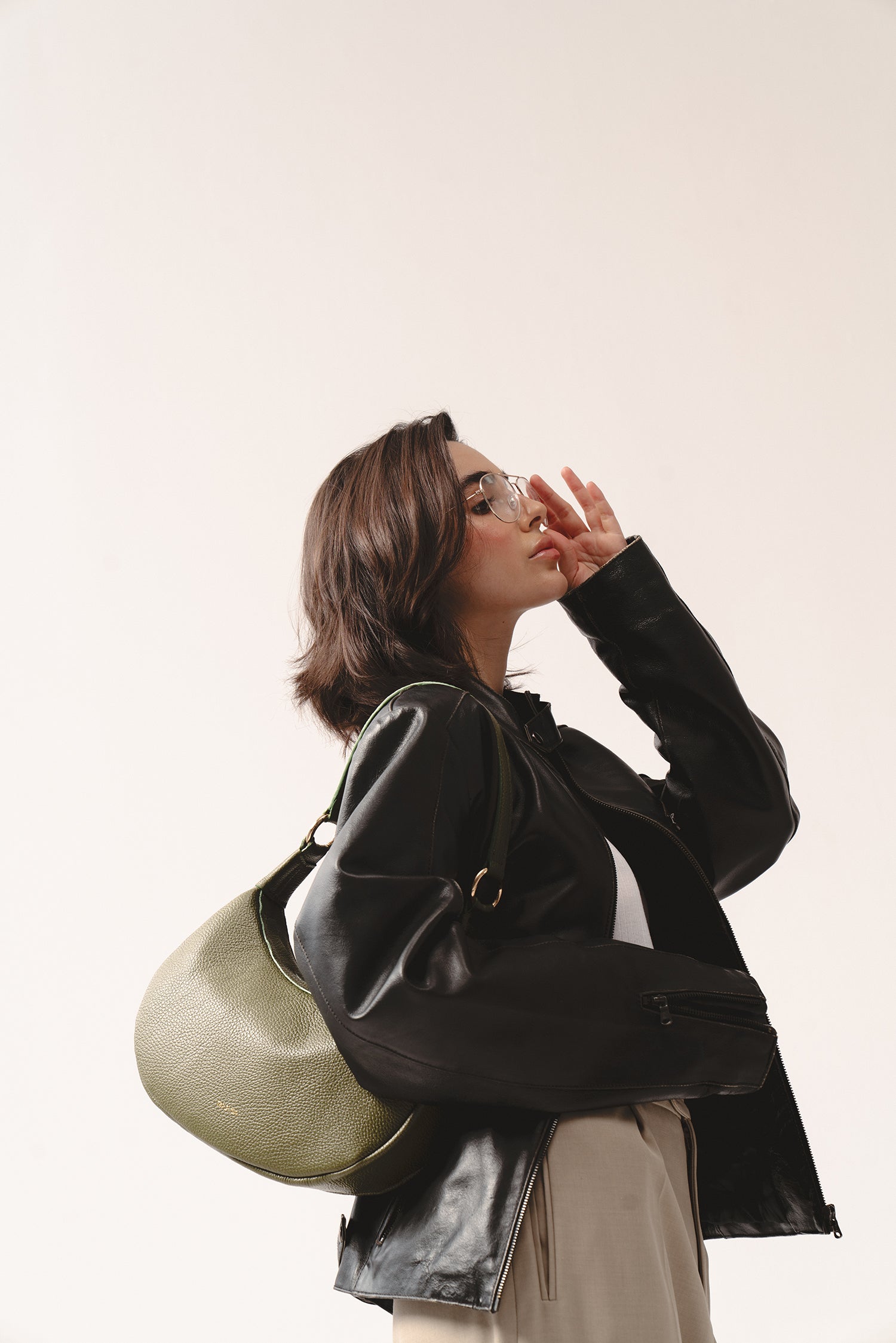 skórzana torebka Hedera oliwkowa na ramię z ziarnistej skóry